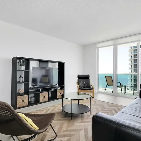 The Tides 2 Bedrooms 9Th Floor We Are On The Beach!